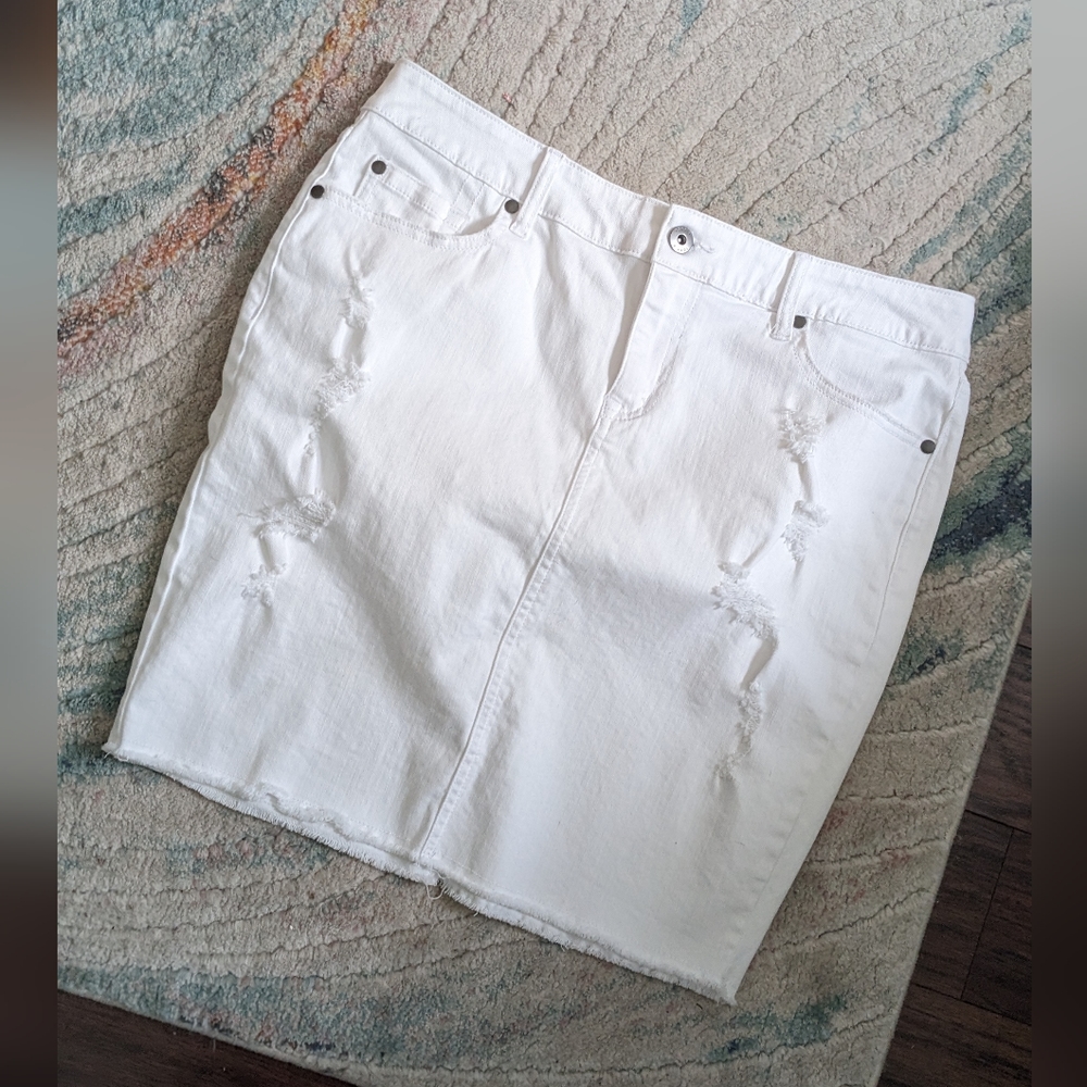 Torrid destressed white denim skirt